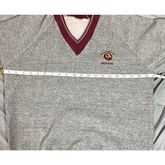 Vintage Washington Redskins NFL Gray V-Neck Sweatshirt Embroidered Logo Sz M - Picture 7 of 8